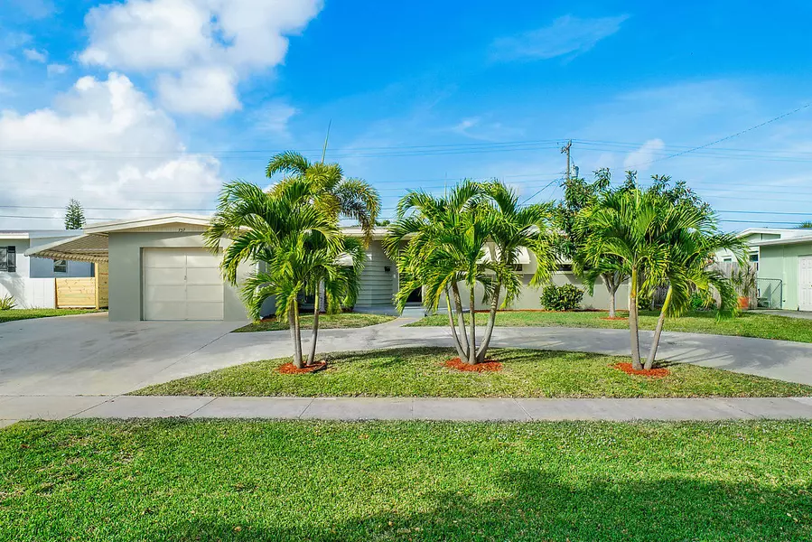 737 Eagle WAY, North Palm Beach, FL 33408