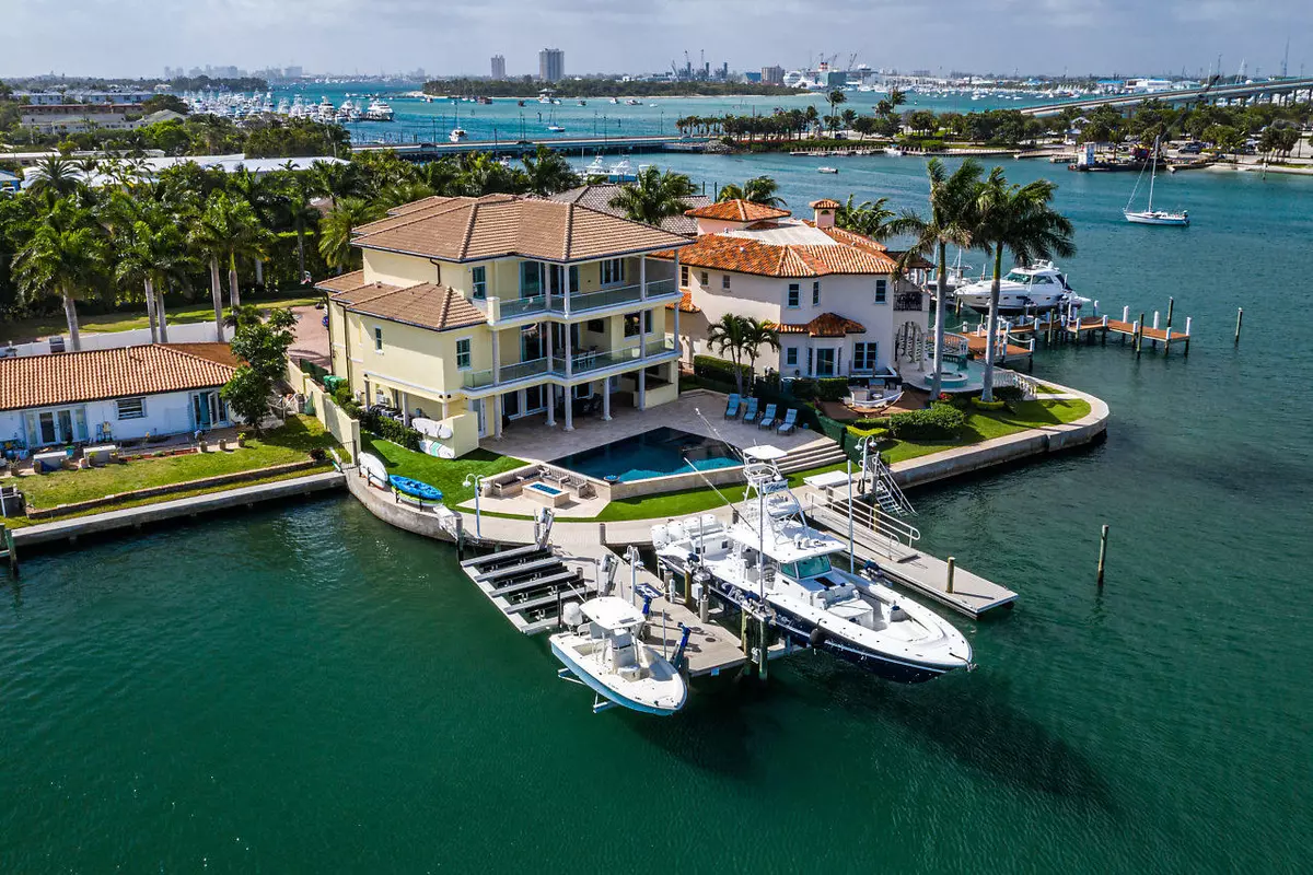 Singer Island, FL 33404,2795 Lake DR