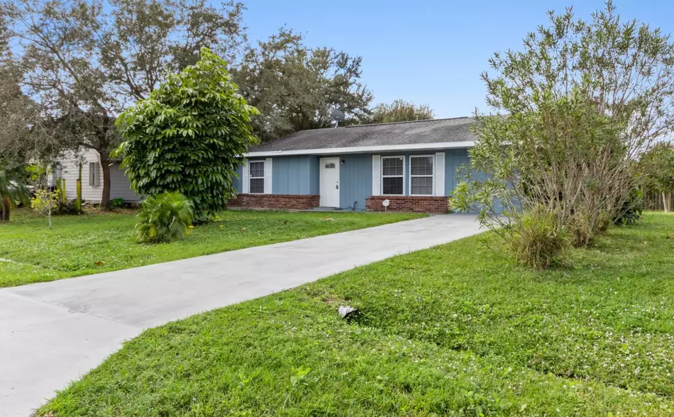 462 SW Curtis ST, Port Saint Lucie, FL 34983