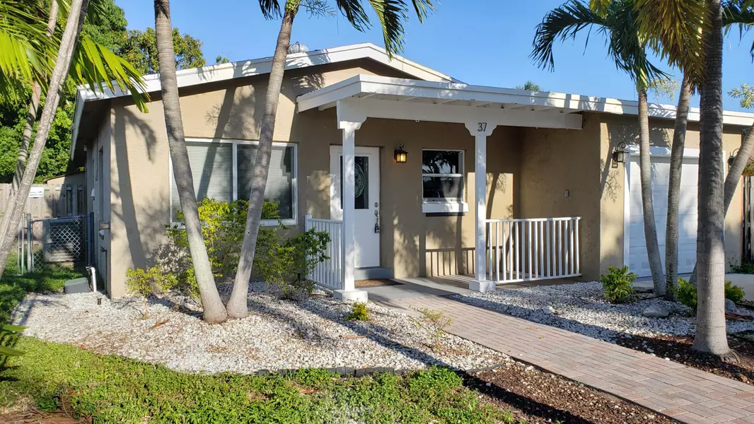 37 SW 13th AVE, Delray Beach, FL 33444