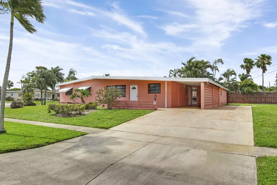 2102 Lake Bass CIR, Lake Worth, FL 33461