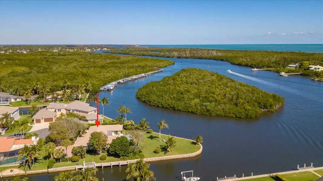 9096 SE Harbor Island WAY, Hobe Sound, FL 33455