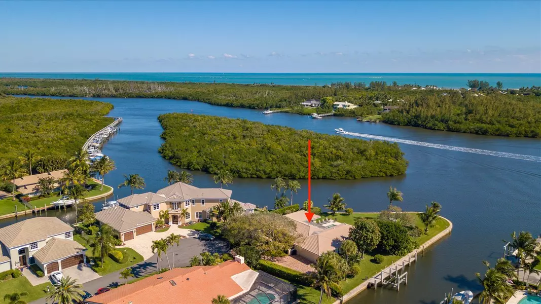 9096 SE Harbor Island WAY, Hobe Sound, FL 33455