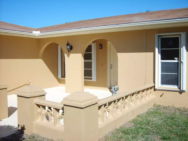 Port Saint Lucie, FL 34952,105 Lomas CT