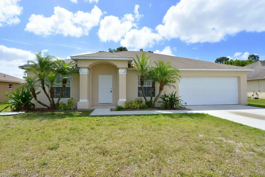 662 SW Twig AVE, Port Saint Lucie, FL 34983