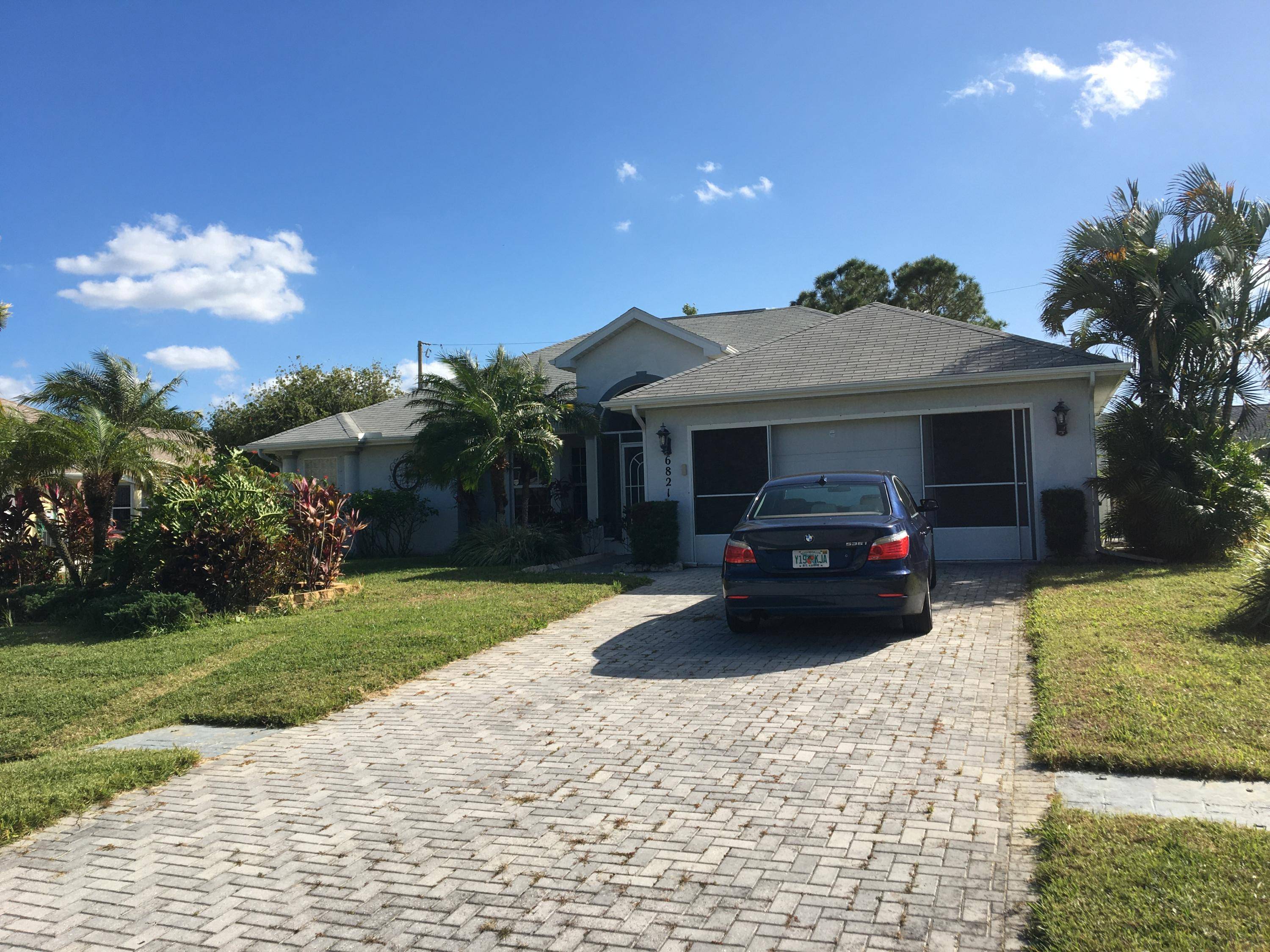 6821 NW Hogate CIR, Port Saint Lucie, FL 34983