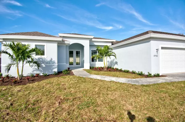 1562 SW Gadsan AVE, Port Saint Lucie, FL 34953