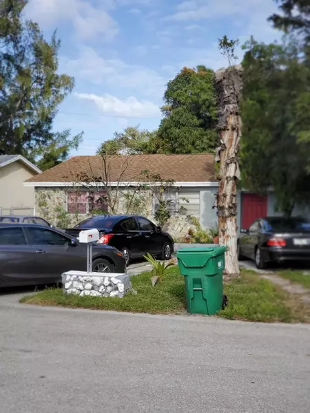 5706 Candlewood ST, Mangonia Park, FL 33407