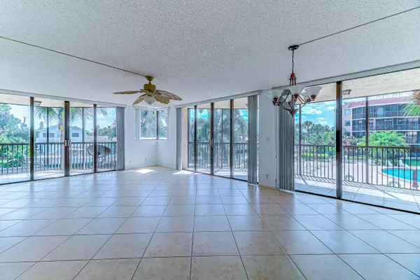 Boca Raton, FL 33487,800 Jeffery ST 202