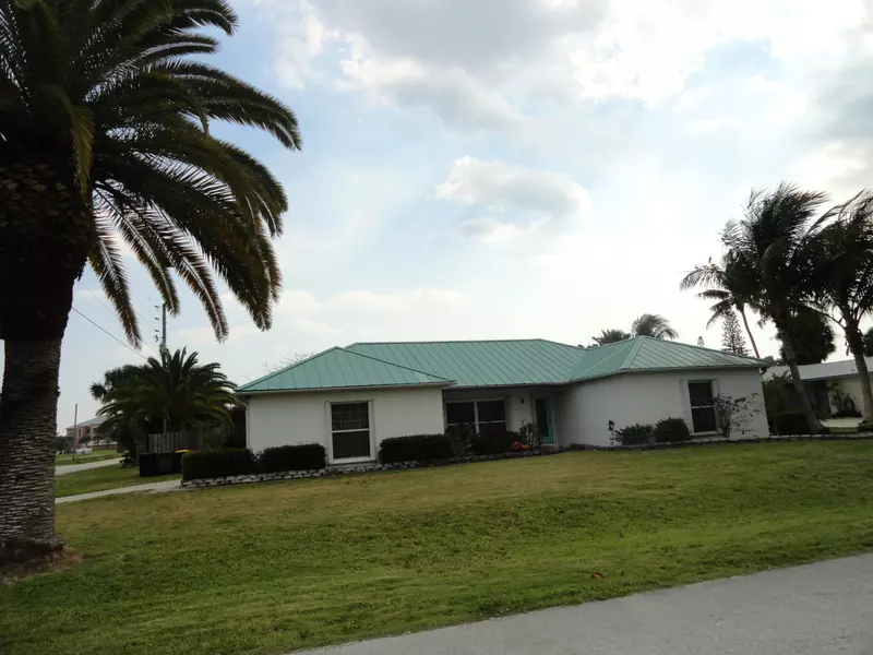 1577 Thumb Point DR, Fort Pierce, FL 34949