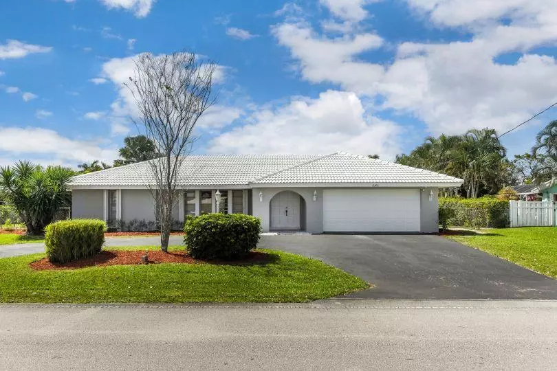 8301 W Lake DR, Lake Clarke Shores, FL 33406