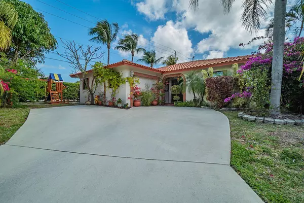 1035 Soelca DR,  West Palm Beach,  FL 33405