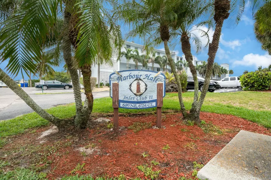 689 NE 6th CT 4010, Boynton Beach, FL 33435