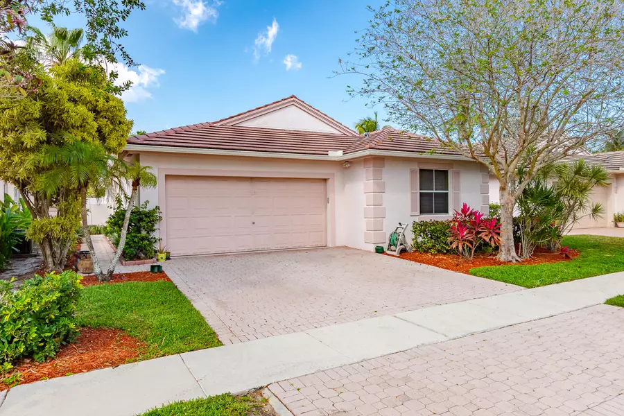 7417 NW 1st MNR, Plantation, FL 33317