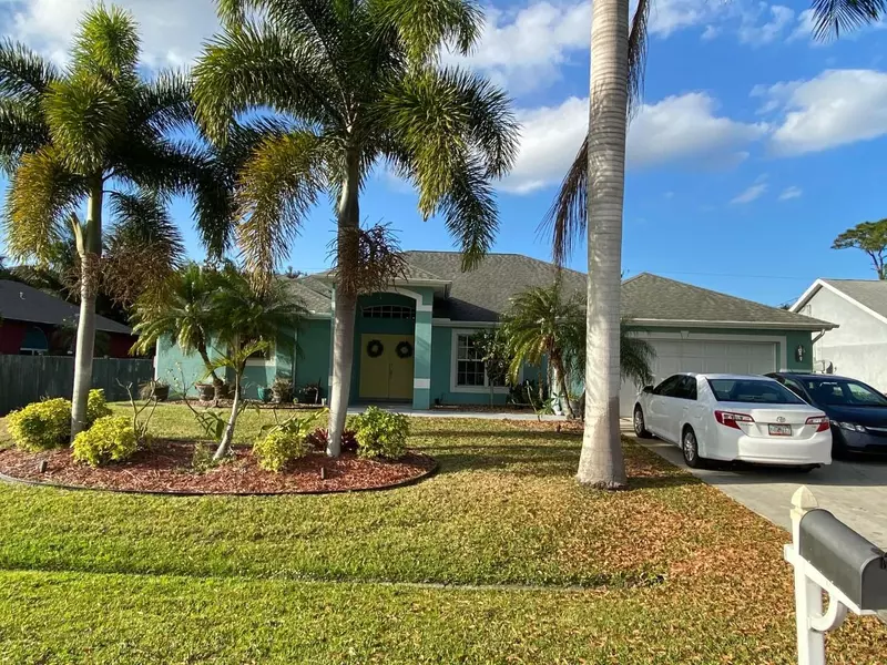 851 SE Carnival AVE, Port Saint Lucie, FL 34983