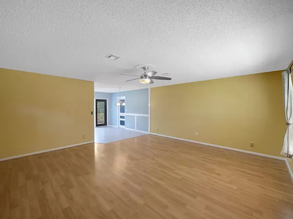 Tequesta, FL 33469,5 Chapel CT