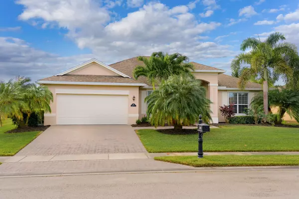 670 SW Tangelo CIR, Vero Beach, FL 32968