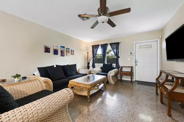 Lantana, FL 33462,506 W Mango ST