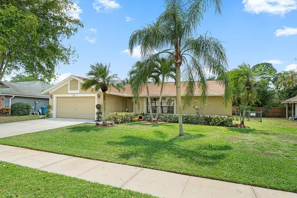 Royal Palm Beach, FL 33411,115 Queens LN