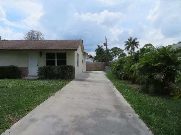 Lake Worth, FL 33463,7703 2nd TER