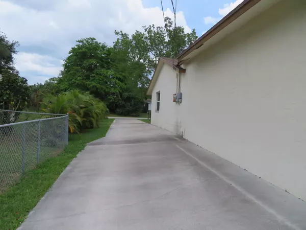 Lake Worth, FL 33463,7703 2nd TER