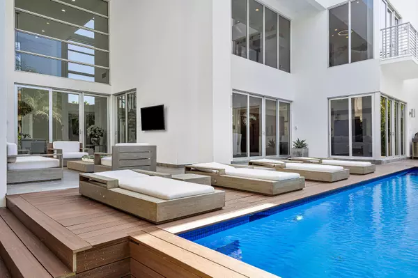 Sunny Isles Beach, FL 33160,261 189th ST