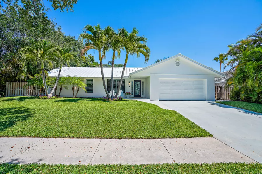 15 E Pinehill TRL, Tequesta, FL 33469