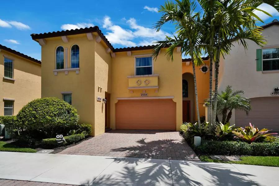 4534 Mediterranean CIR, Palm Beach Gardens, FL 33418