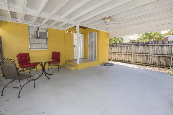 Lake Worth Beach, FL 33460,631 N J ST