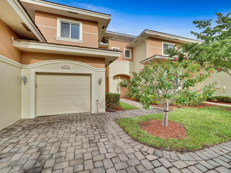 2535 SW Stockbridge SQ, Vero Beach, FL 32962