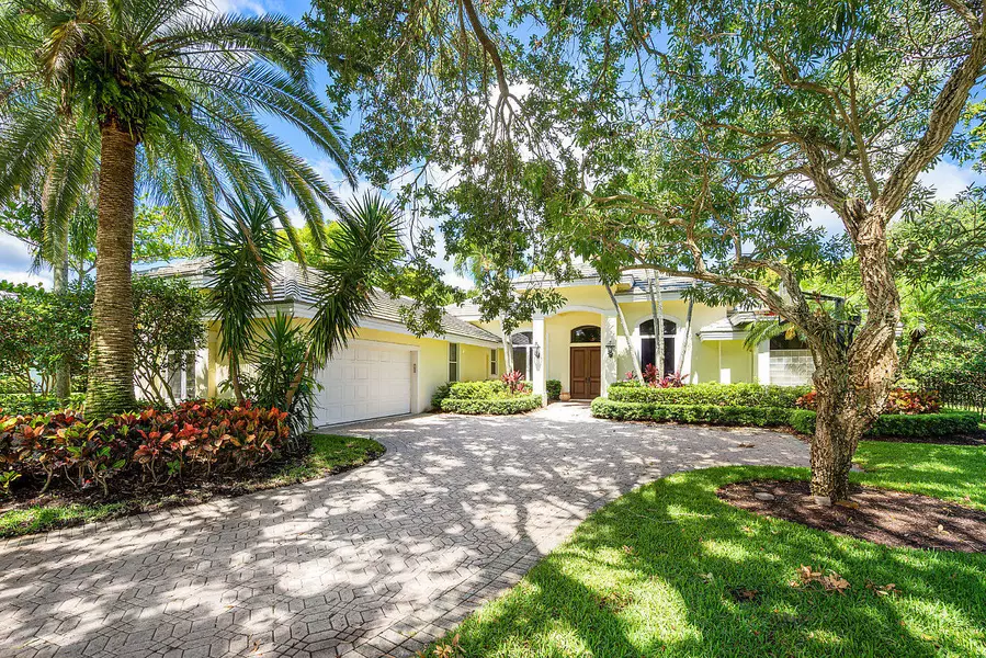 8279 Steeplechase DR, Palm Beach Gardens, FL 33418