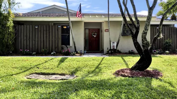 204 Meadows DR, Boynton Beach, FL 33436