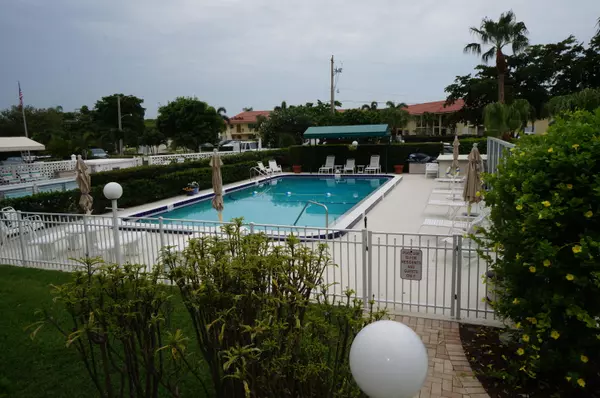 North Palm Beach, FL 33408,52 Yacht Club DR 301