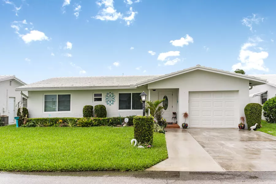 2093 SW Lake Circle DR, Boynton Beach, FL 33426