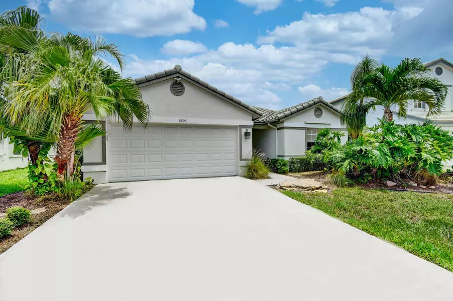 8525 Windy CIR, Boynton Beach, FL 33472