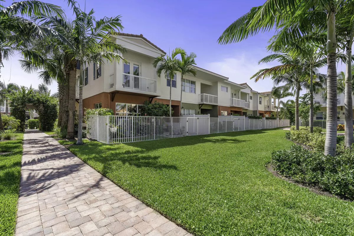 Boca Raton, FL 33487,100 NW 69th CIR 121