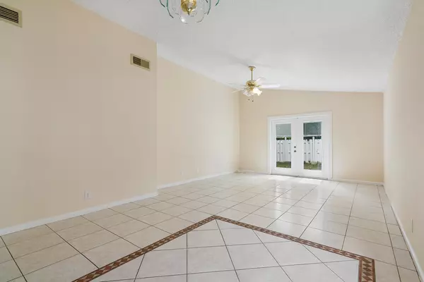 West Palm Beach, FL 33415,5691 Dewberry WAY