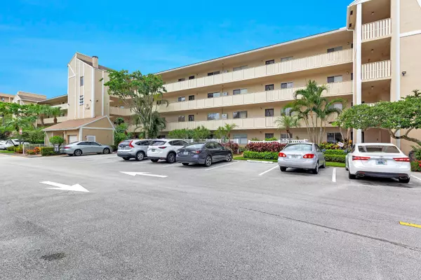 Delray Beach, FL 33446,7146 Huntington LN 406