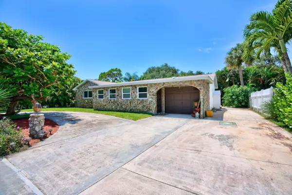 2450 Niki Jo LN, Palm Beach Gardens, FL 33410