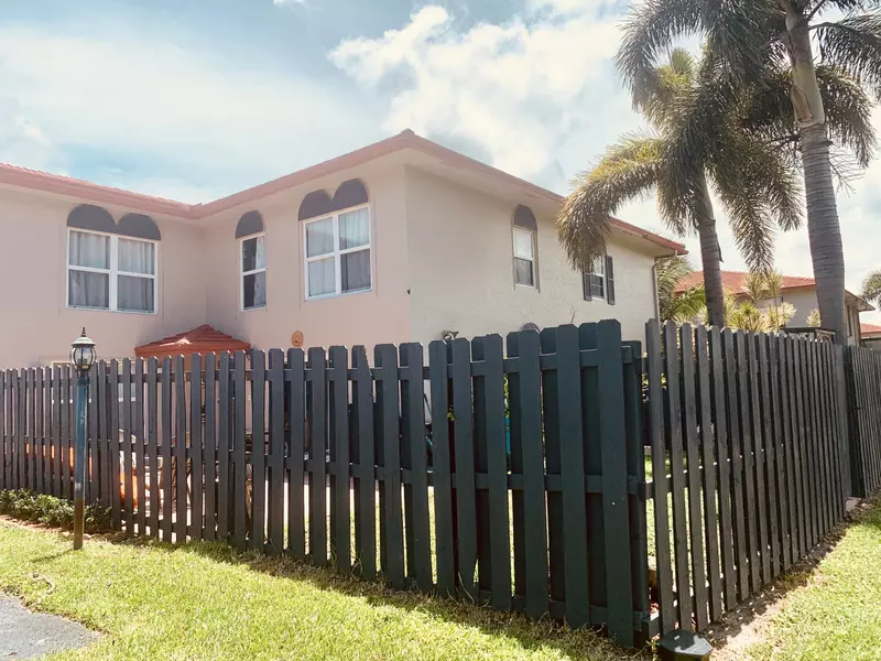 1435 SW 25th AVE B, Boynton Beach, FL 33426