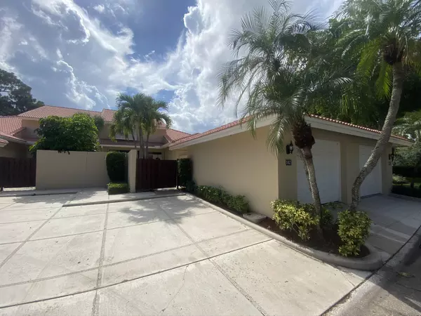 102 Old Meadow WAY, Palm Beach Gardens, FL 33418