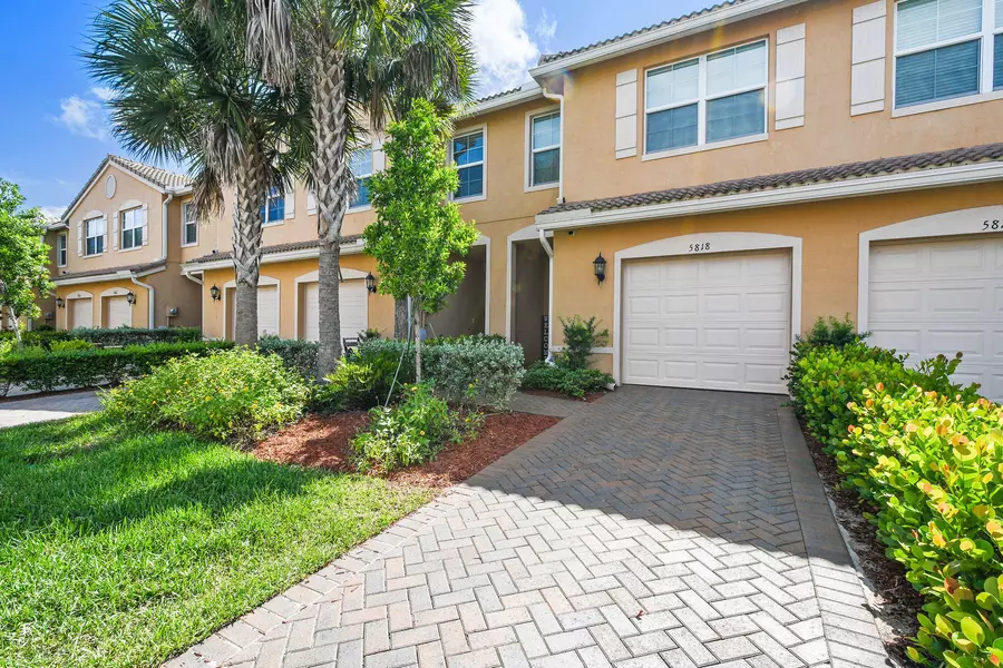 5818 Monterra Club DR, Lake Worth, FL 33463