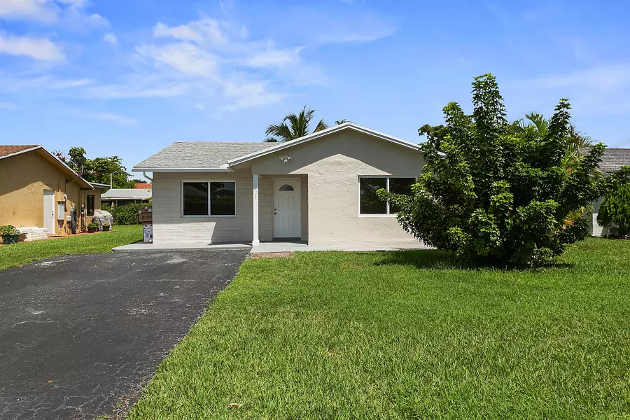 9605 NW 72nd MNR, Tamarac, FL 33321