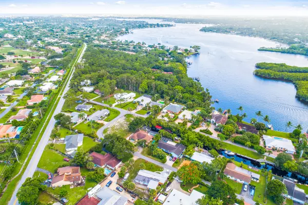 Tequesta, FL 33469,9493 SE Cove Point ST