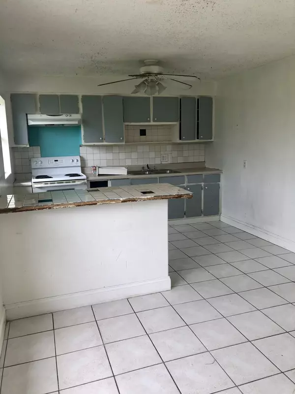 Jensen Beach, FL 34957,2731 NE Savannah RD