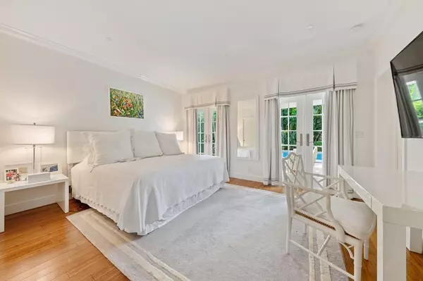 Palm Beach, FL 33480,220 Indian RD