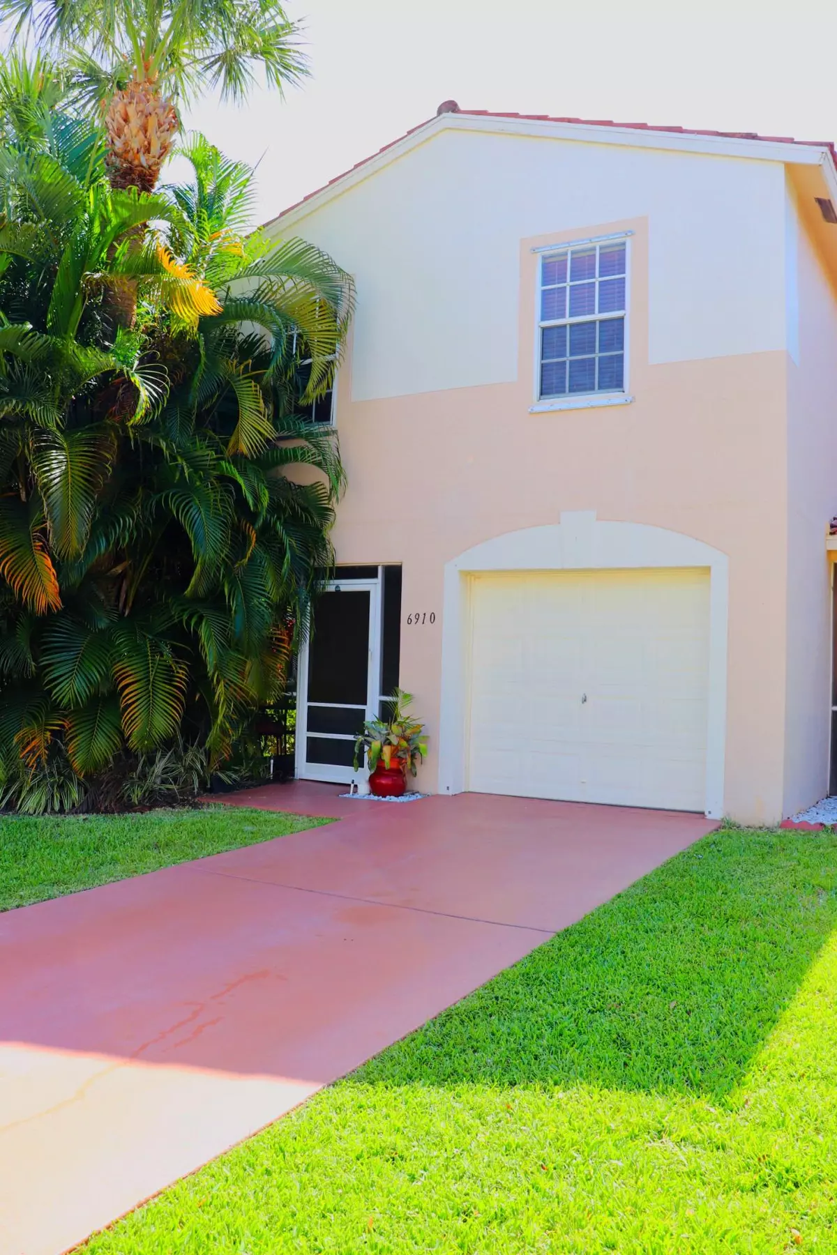 Lake Worth, FL 33463,6910 Mill Brook PL