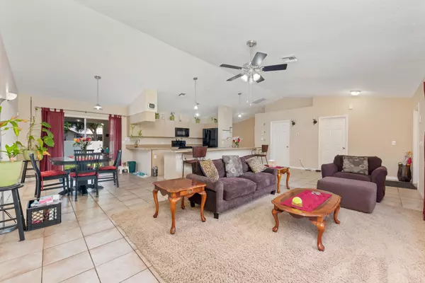 Port Saint Lucie, FL 34953,1702 SW Finch LN