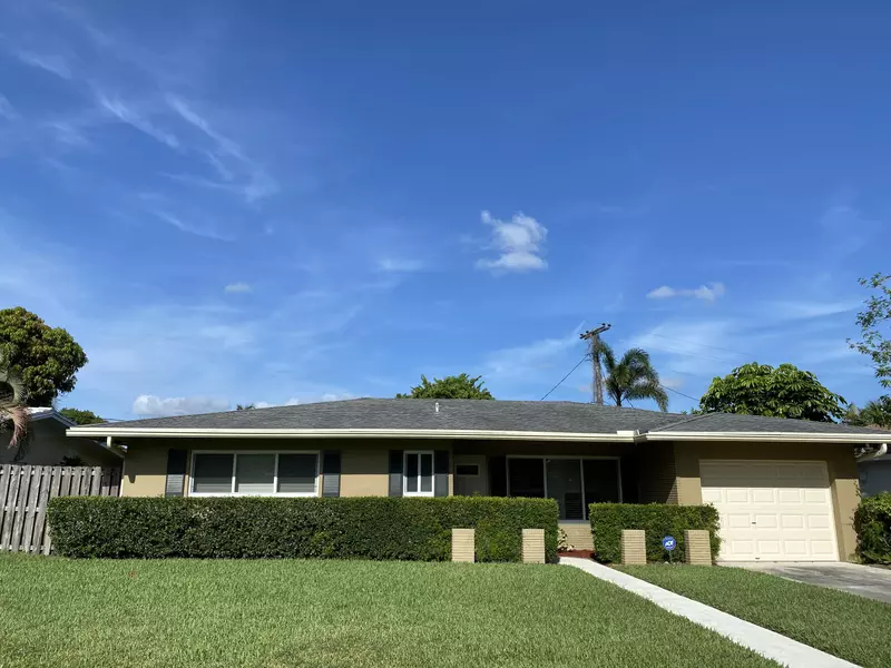 25 Pinehurst LN, Boca Raton, FL 33431