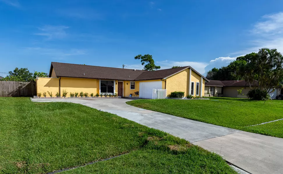 144 NE Sagamore TER, Port Saint Lucie, FL 34953